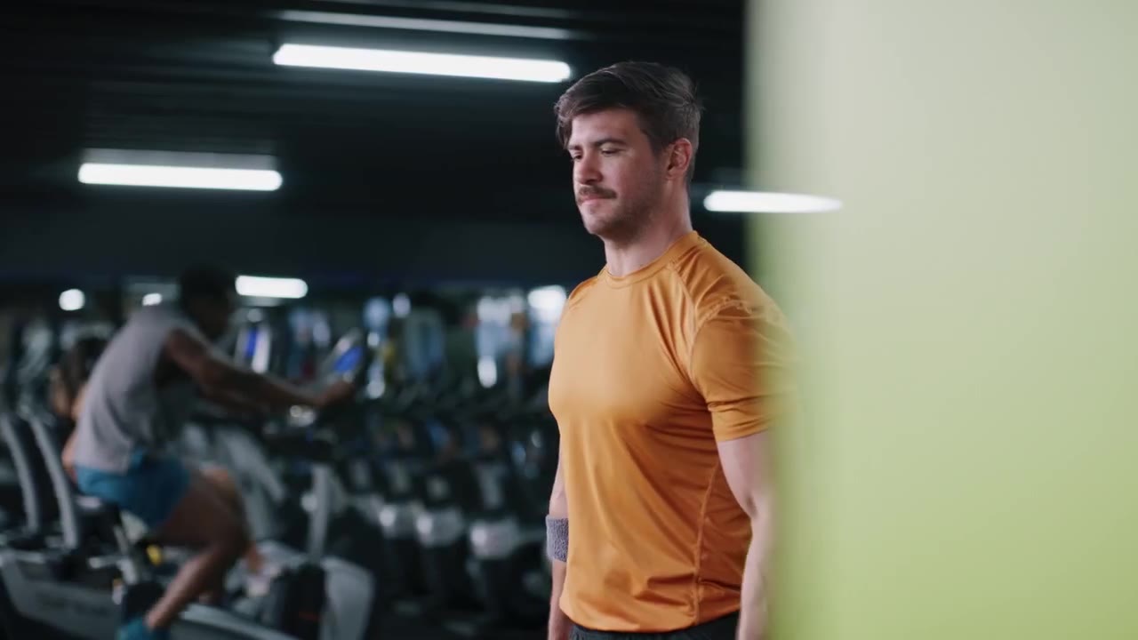 Alternating dumbbell curl demo